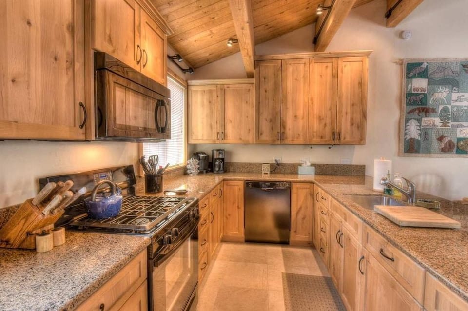 Silver Tree Sanctuary in Aspen Grove! Hotel in Northstar Drive