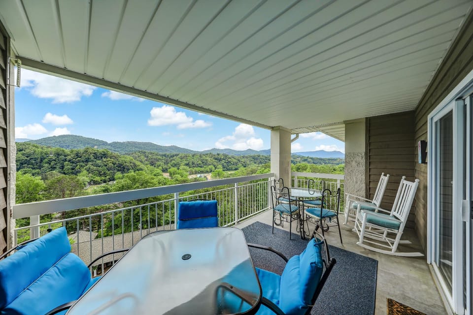 Whispering Pines II Hotel in Pigeon Forge