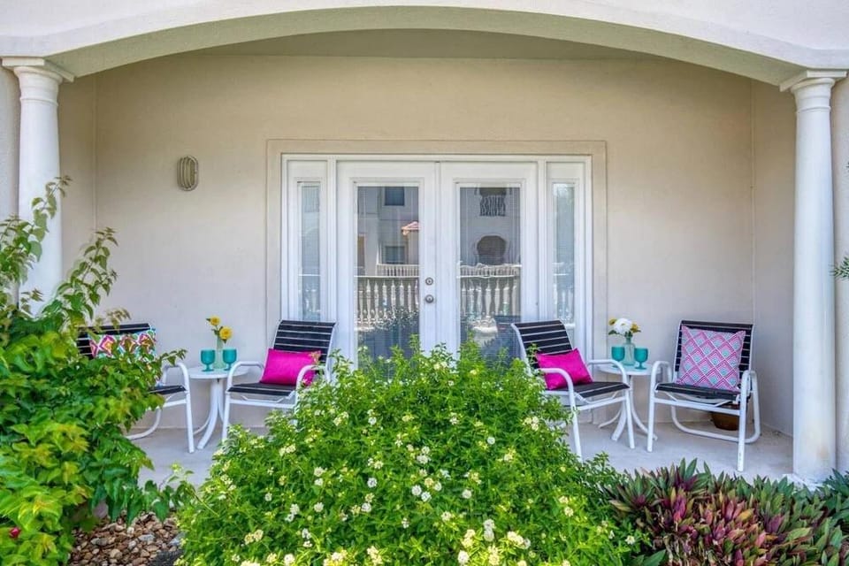 Montego Bay Hotel in Butler Beach
