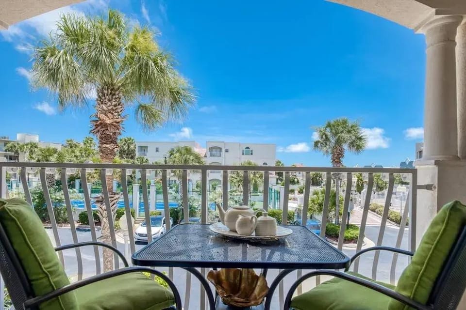 Montego Bay Hotel in Butler Beach