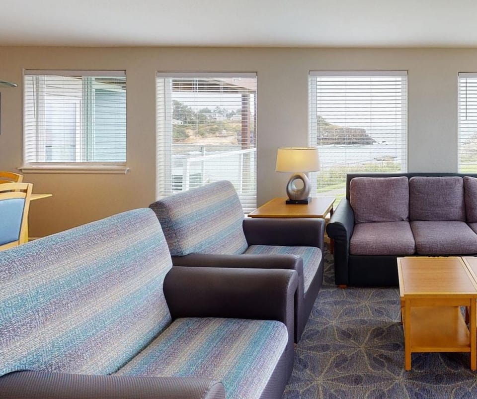 Whale Pointe at Depoe Bay Hotel in Depoe Bay