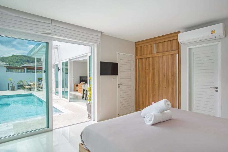 Elegant Designer 4BR Pool Villa Skylight Hotel in Kamala