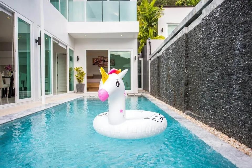 Elegant Designer 4BR Pool Villa Skylight Hotel in Kamala