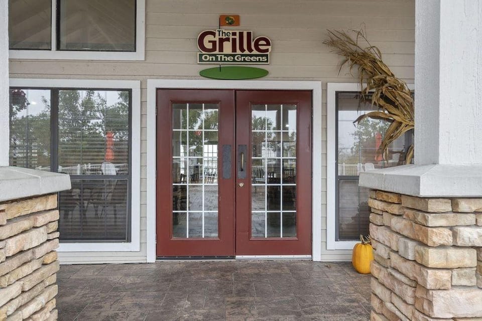 Valley View Retreat - Holiday Hills Branson - Golf Resort -outdoor Pools Hotel in Branson