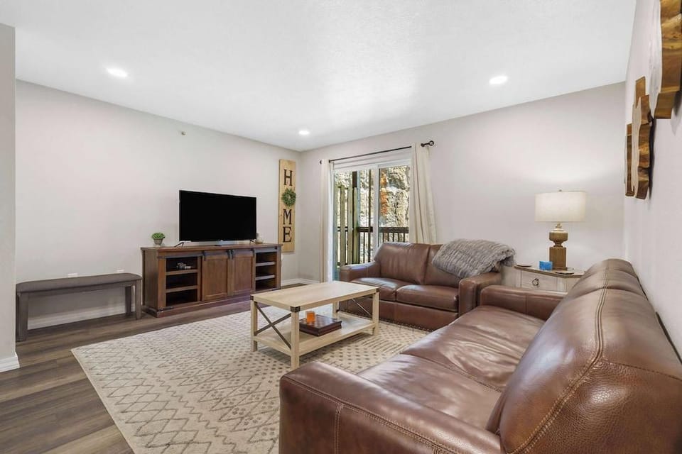 Hillside Duo - 2 Units in The Vineyards Resort Hotel in Branson