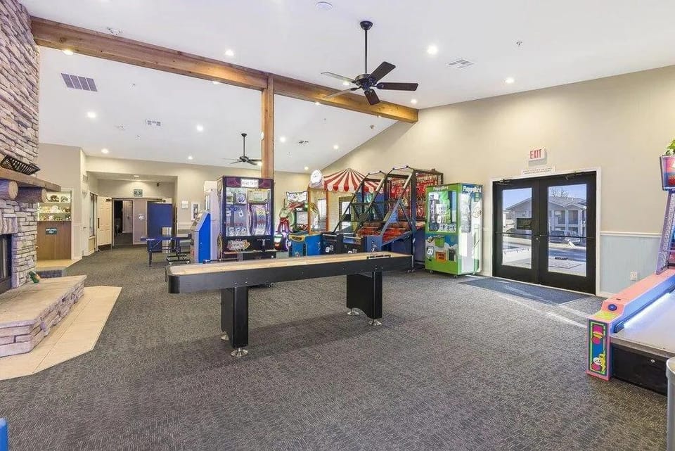 Holiday Ridge Retreat Duo - Holiday Hills Branson - Golf Resort - Outdoor Pools Hotel in Missouri