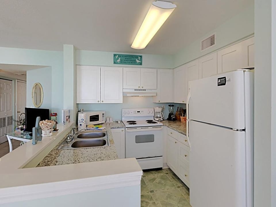 Gulf Winds by Southern Vacation Rentals Hotel in Pensacola Beach