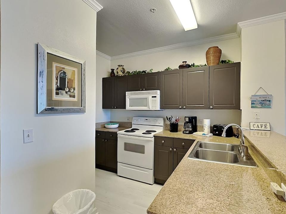 Emerald Waters by Southern Vacation Rentals Hotel in Miramar Beach