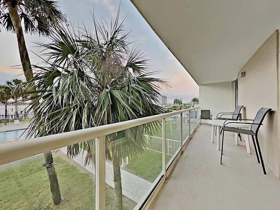 Sabine Yacht & Racquet by Southern Vacation Rentals Hotel in Pensacola Beach