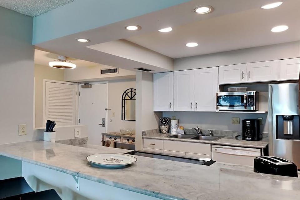 Sabine Yacht & Racquet by Southern Vacation Rentals Hotel in Pensacola Beach