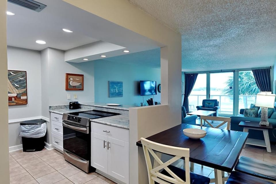 Sabine Yacht & Racquet by Southern Vacation Rentals Hotel in Pensacola Beach