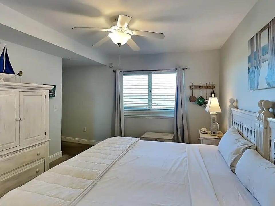 Emerald Beach by Southern Vacation Rentals Hotel in Panama City Beach