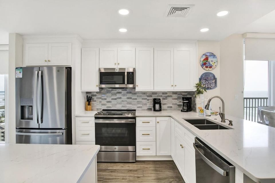 Emerald Dolphin by Southern Vacation Rentals Hotel in Pensacola Beach