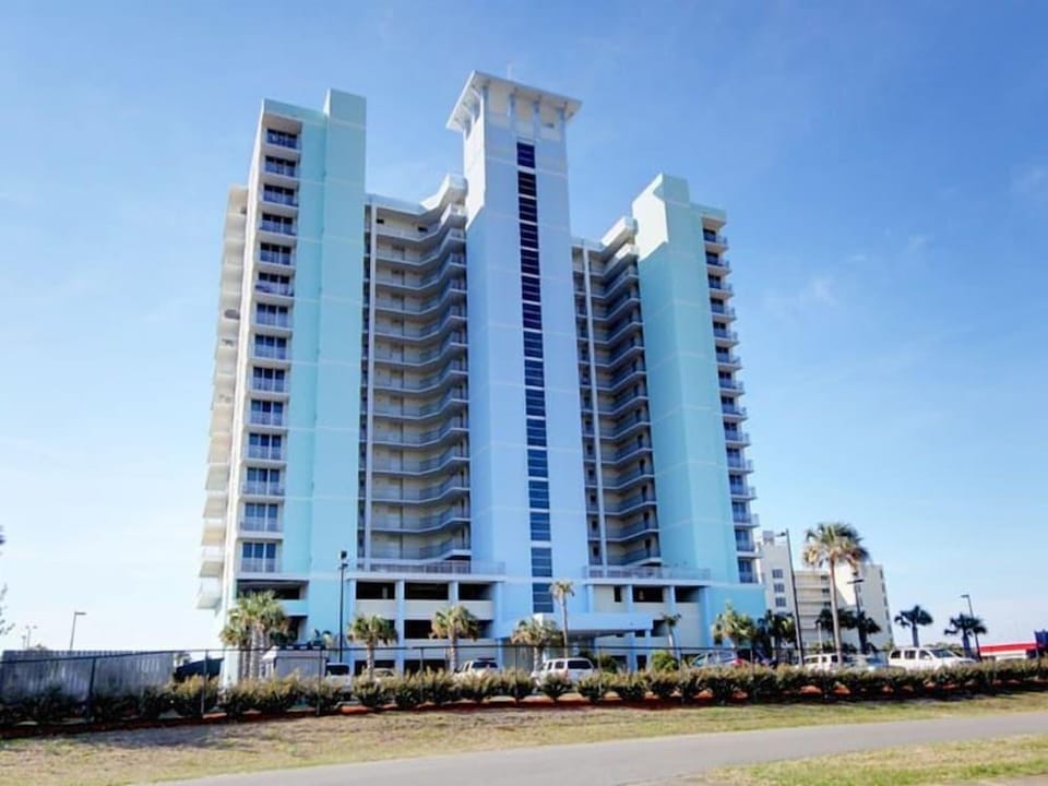 Emerald Dolphin by Southern Vacation Rentals Hotel in Pensacola Beach