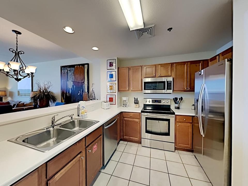 Emerald Dolphin by Southern Vacation Rentals Hotel in Pensacola Beach