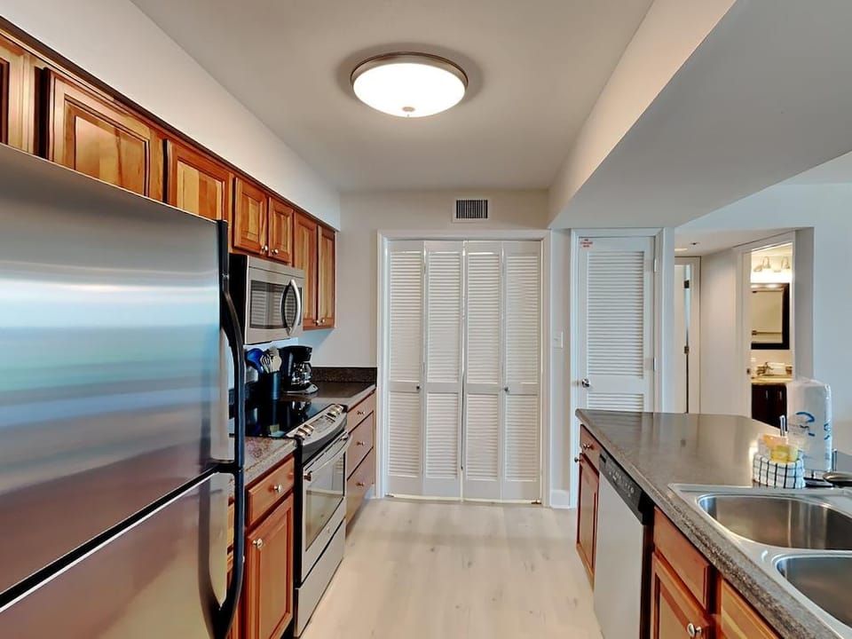 Tristan Towers by Southern Vacation Rentals Hotel in Pensacola Beach