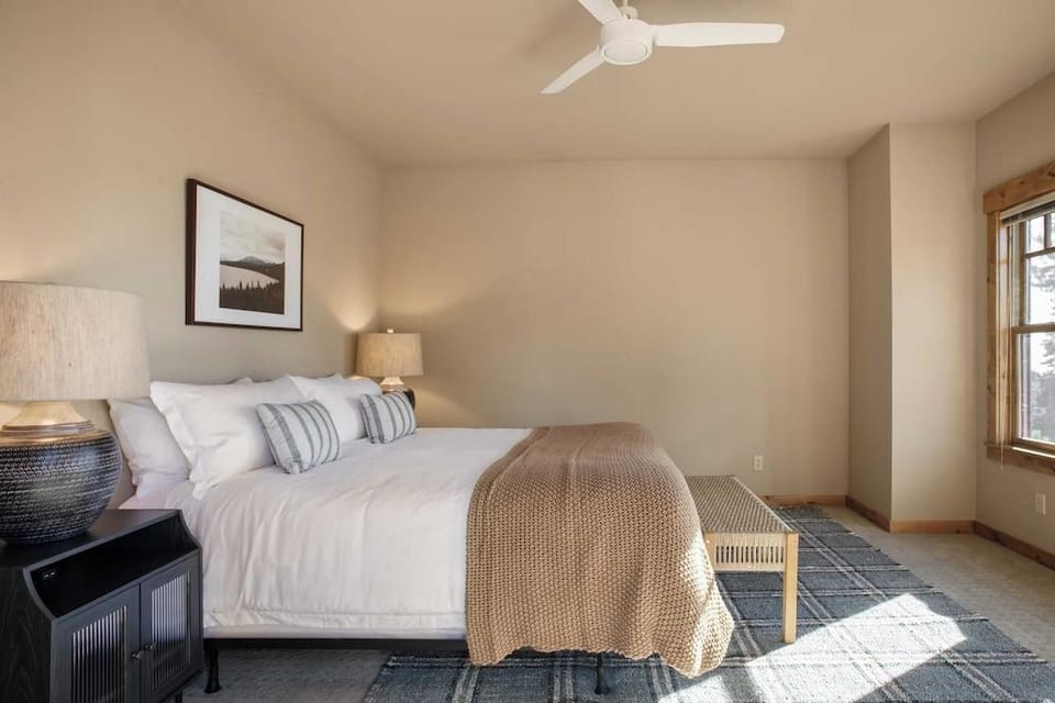 Atkinson by Avantstay Lake Front Home w/ Stunning Views in Tahoe Vista! Hotel in Tahoe Vista