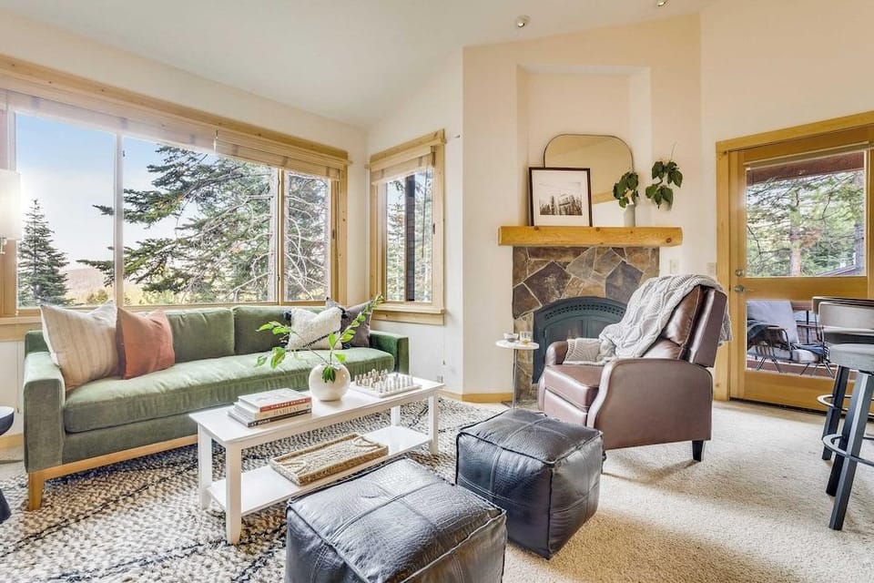 Sierra by Avantstay Ski In/ Ski Out! Near Truckee w/ Access to Northstar Resort Community Hotel in Northstar Drive