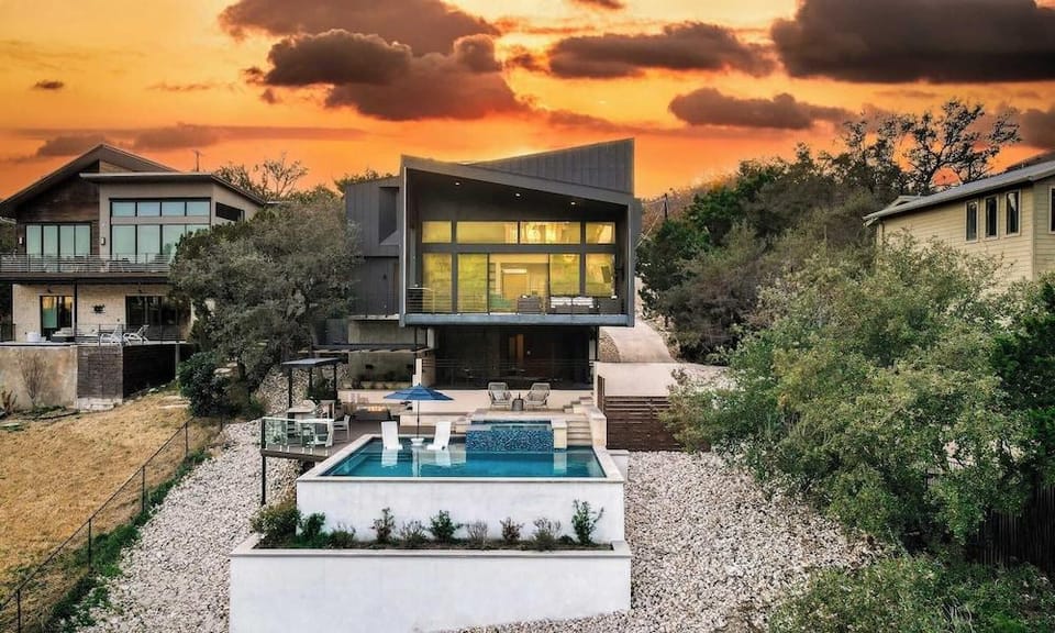 Barton by Avantstay Lake Views w/ Hot Tub, Pool & Ping Pong! Hotel in Lake Austin
