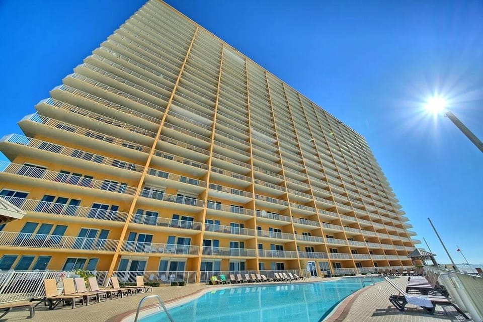 Treasure Island 1706 Hotel in Lower Grand Lagoon