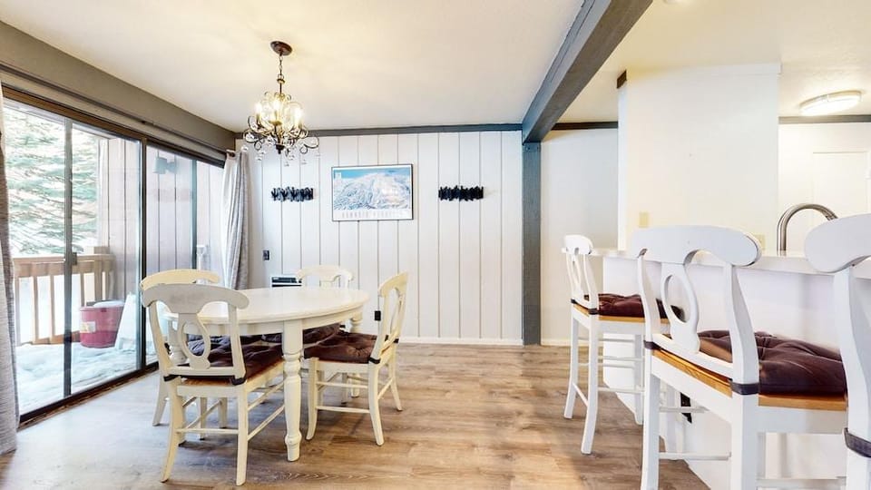 Mammoth Ski & Racquet Club Hotel in Mammoth Lakes