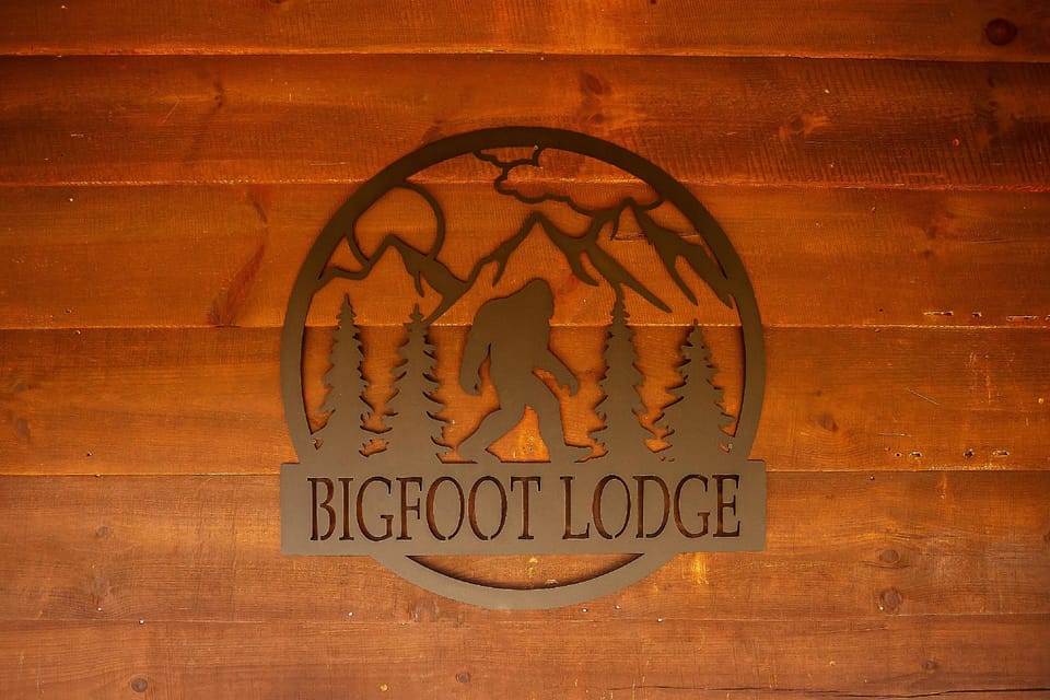 Bigfoot Lodge Room One Hotel in Tennessee