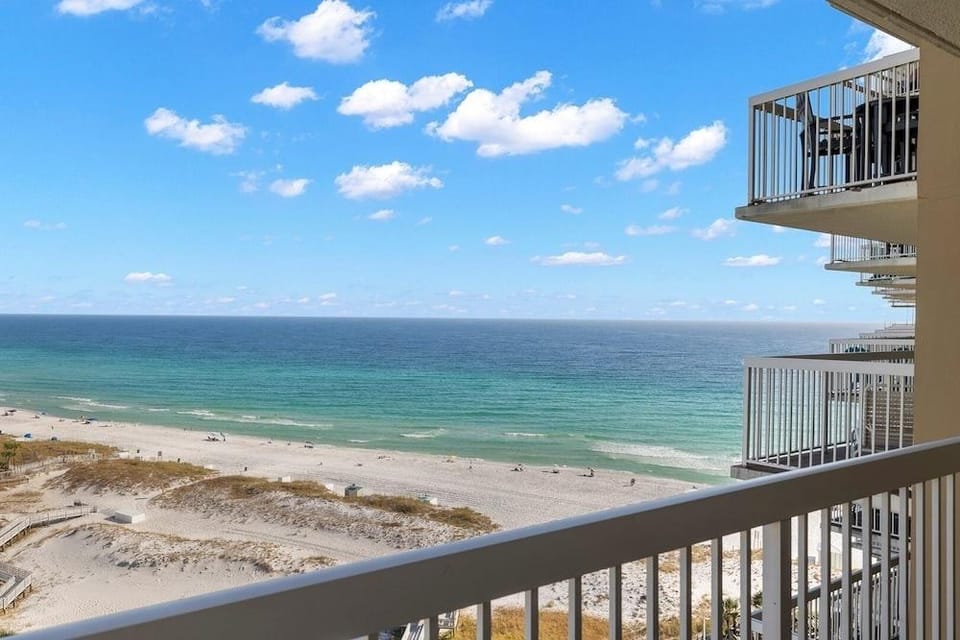 Pelican Beach 1518 2 Bedroom Condo by Pelican Beach Management Hotel in Destin