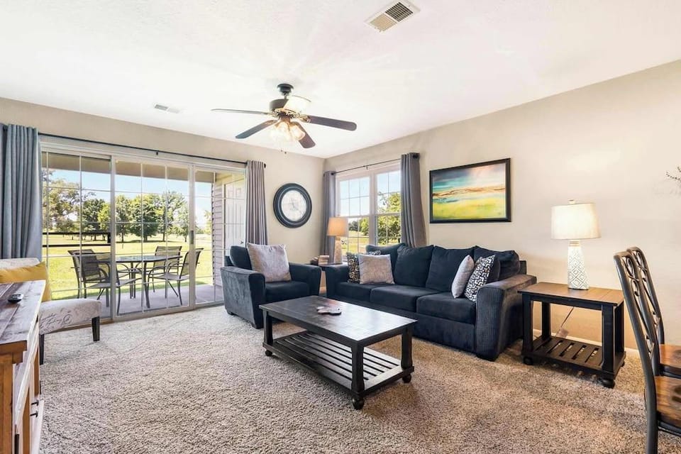 Golf View Escape - Holiday Hills Branson - Golf - Outdoor Pools Hotel in Hollister