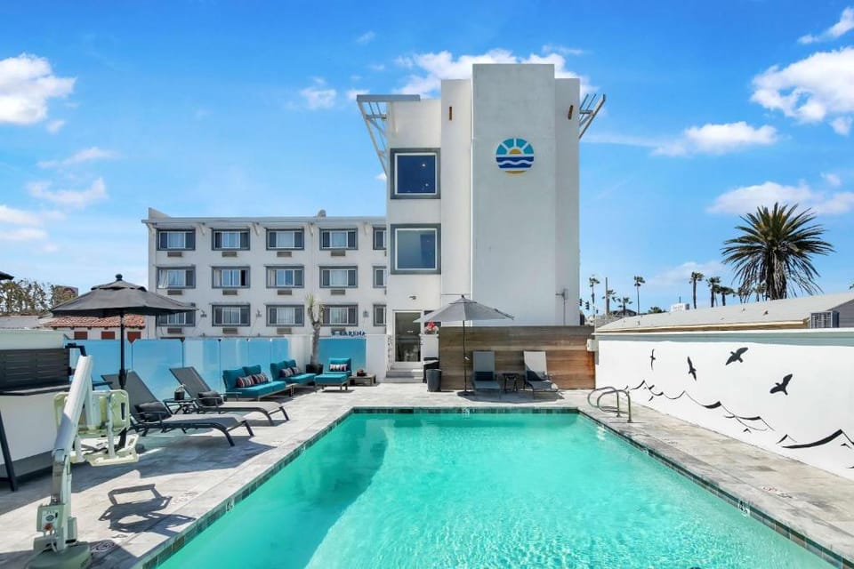 Solarena Hotel in Costa Mesa