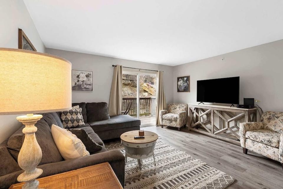 Country Farmhouse - Best of Branson! Hotel in Branson