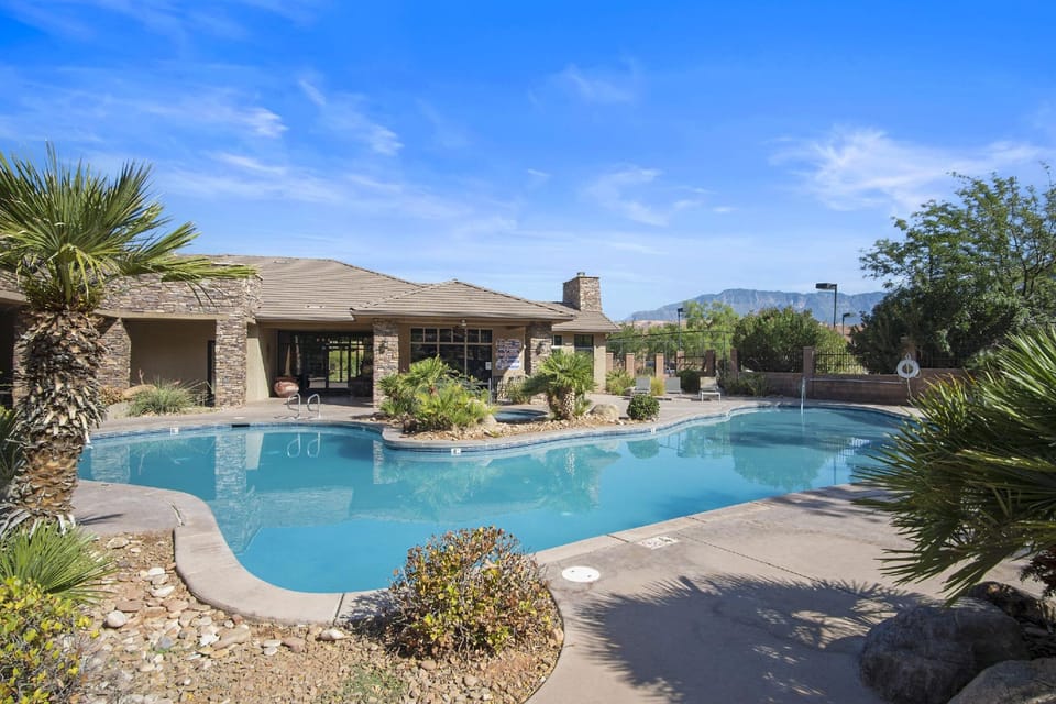 Red Cliffs Scenic Tranquility Hotel in Washington