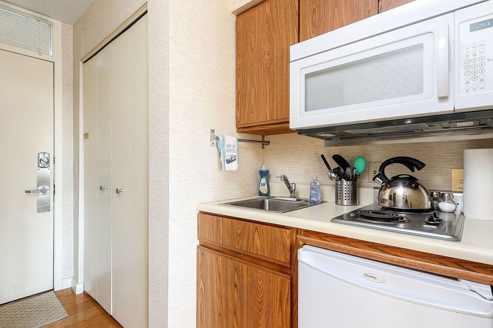 The Shores Beachside Studio Unit 5679 Hotel in Michigan