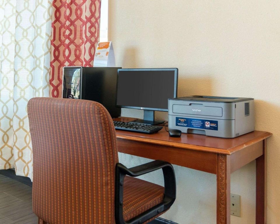 HomeStay Inn & Suites Lodge in Russellville