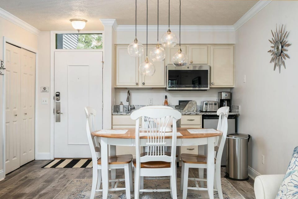 The Shores Lake View Condo Unit 5681 Hotel in Michigan