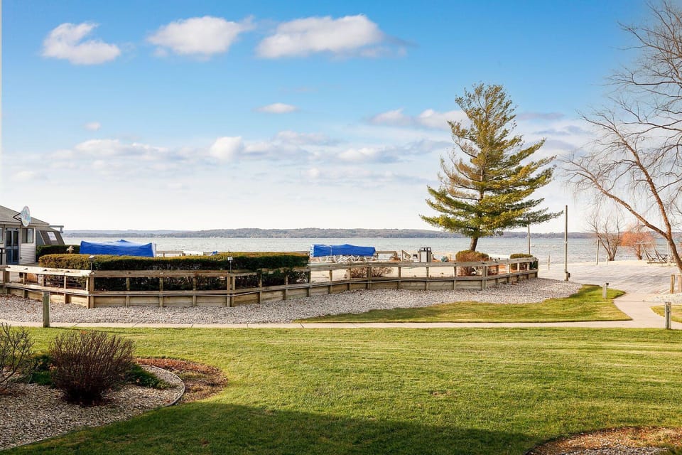 The Shores Lake View Condo Unit 5574 Hotel in Michigan