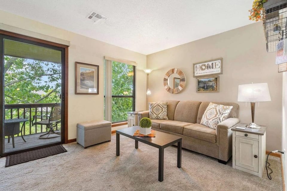 The Cozy Place - Pointe Royale Condo Perfect for Couples! Hotel in Branson