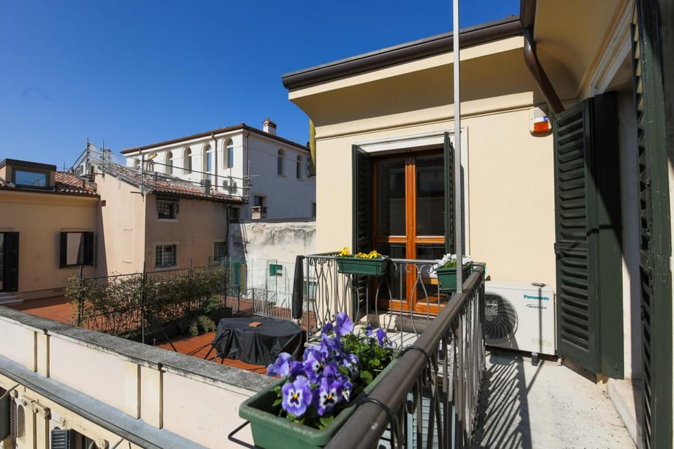 VeronaJourneys Emilei Hotel in Verona