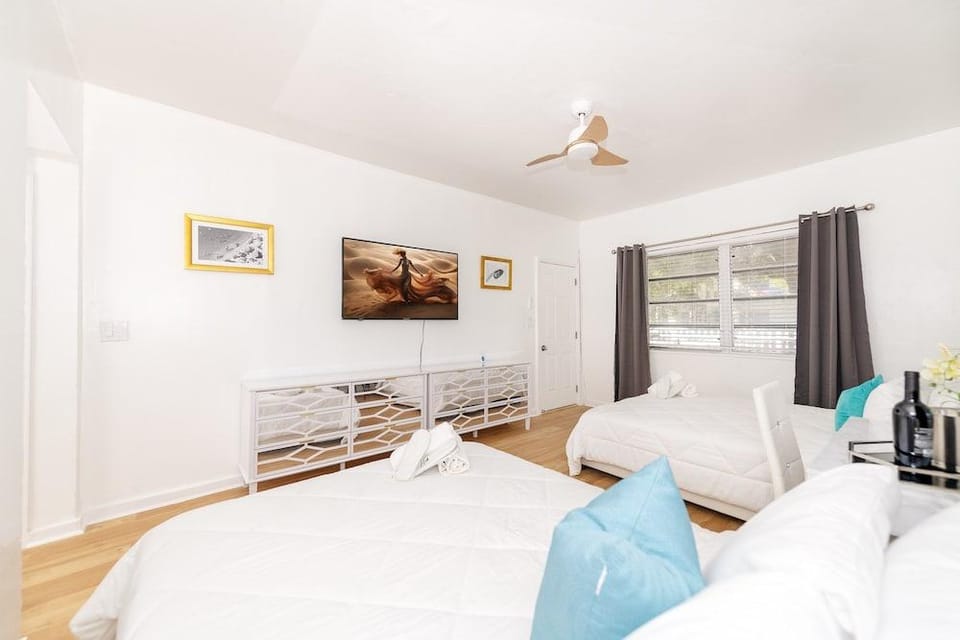 545 Michigan Avenue Apartments Hotel in Flamingo Lummus