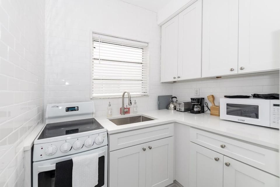 545 Michigan Avenue Apartments Hotel in Flamingo Lummus