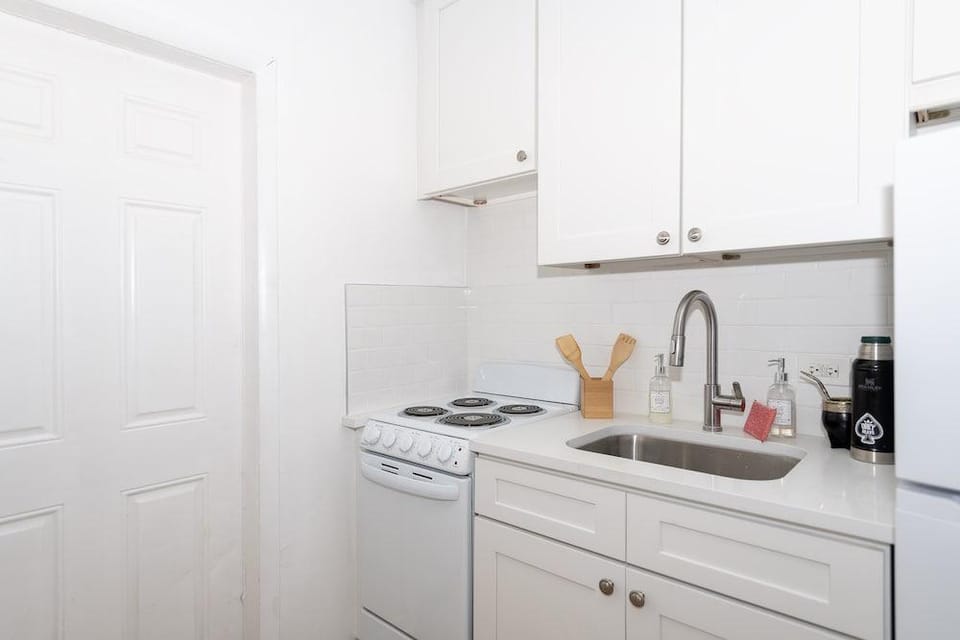 545 Michigan Avenue Apartments Hotel in Flamingo Lummus