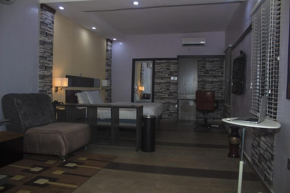 Premiership UK Suites Hotel in Lagos