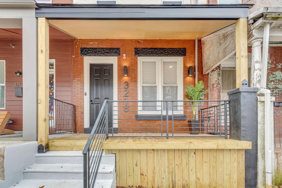Patio Paradise Central City 2BR Philly Hotel in Philadelphia