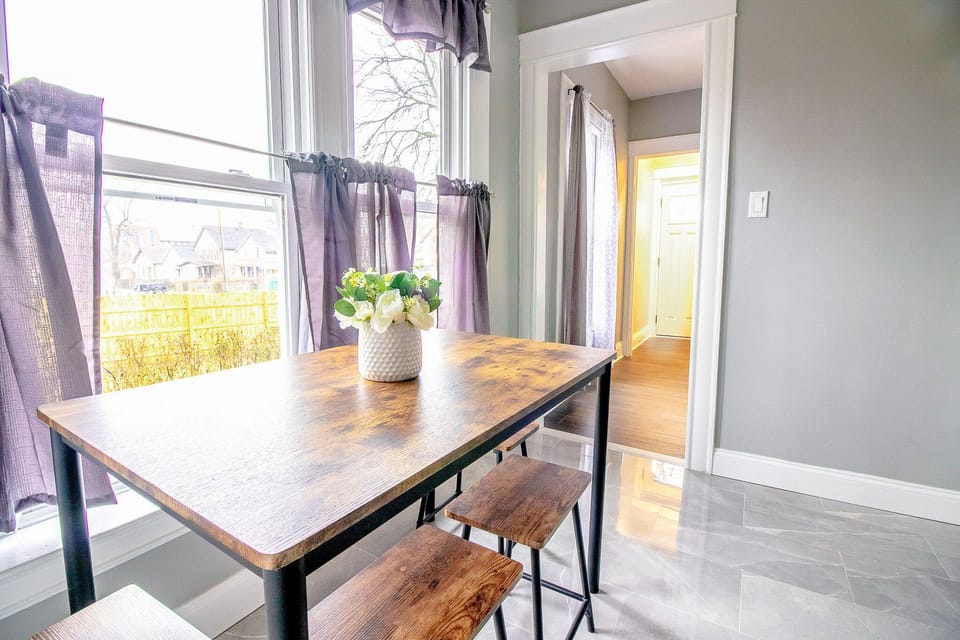 Cozy 1 bedroom Apartment Sleeps 4 Hotel in Niagara Falls
