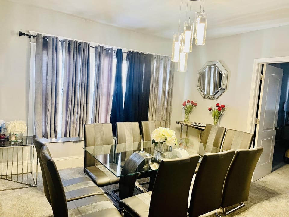 Newly Renovated 2 floor Getaway Hotel in Springfield