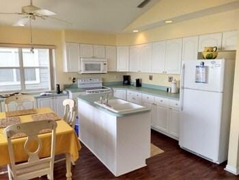 Seahorse Landing Hotel in Cedar Key