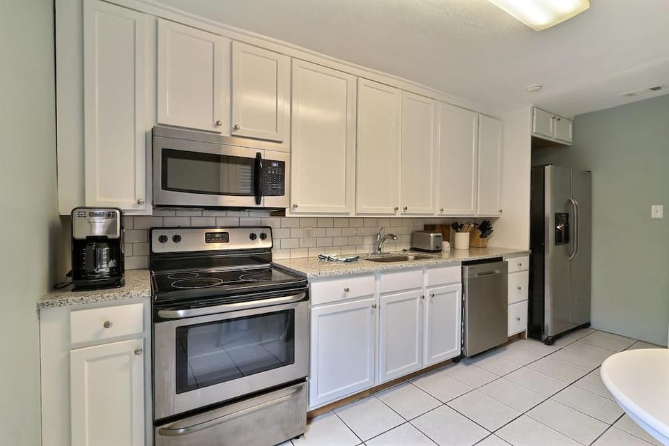 Gallery Stays - Parkside Manor Hotel in Savannah