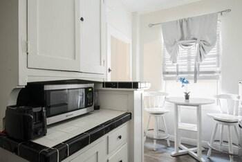 Casa Bonita Apartments Hotel in Long Beach