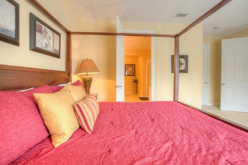 Condo W/private Balcony! Free Resort Access Hotel in Orlando