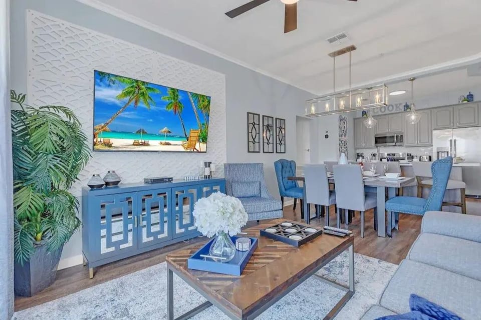Condo w/ Prime View of Lake, Pool & Fireworks! Hotel in Highlands Reserve