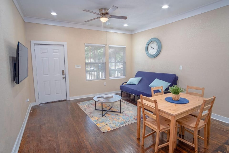 Fabulous Newly Renovated 1br/1ba Near Downtown Hotel in San Antonio